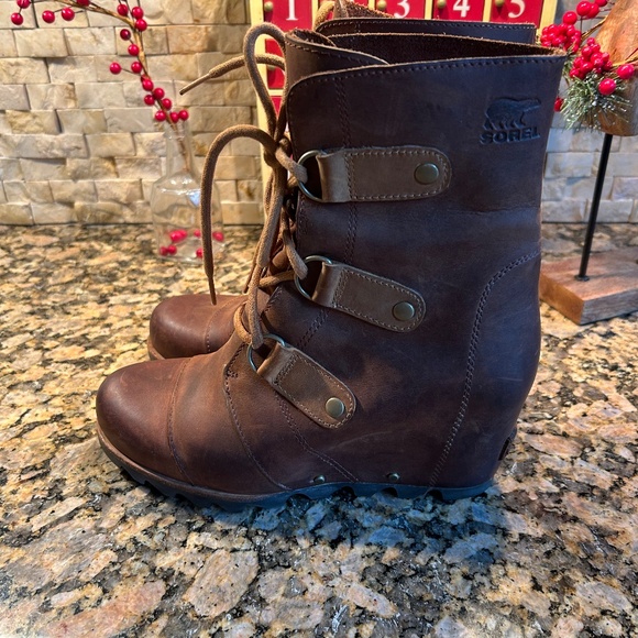 Sorel Joan of Arctic III wedge lace up boots - Picture 2 of 12